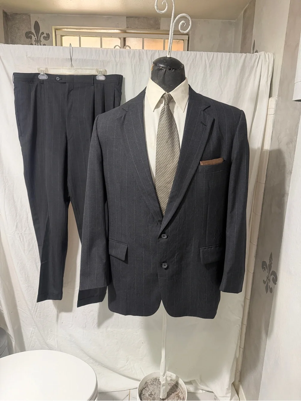 Tailored Charcoal Pinstripe Suit - Elegant Men's Two-Piece☑️